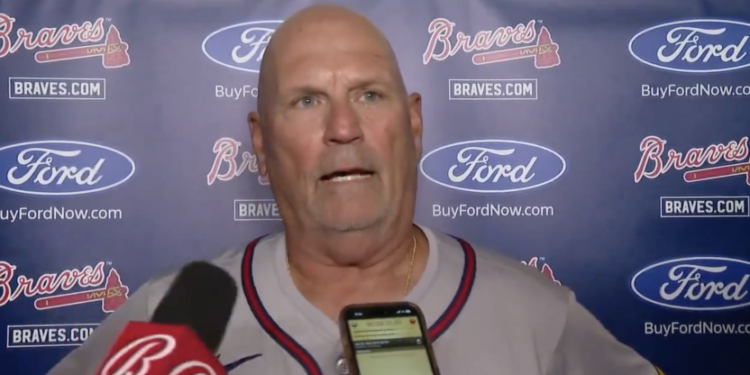 Just now, Braves manager Brain Snitker chastises Ramón Laureano for his “terrible” baserunning error.