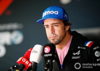 ¡Confirmado! Fernando Alonso Firma un Contrato de 5 Años con Aston Martin