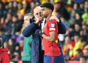 ❗️Luis de la Fuente did not want Lamine Yamal  to return to Barcelona if the tests proved that there was no injury, despite the player’s discomfort.