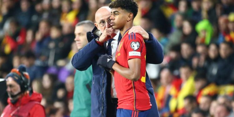 ❗️Luis de la Fuente did not want Lamine Yamal  to return to Barcelona if the tests proved that there was no injury, despite the player’s discomfort.