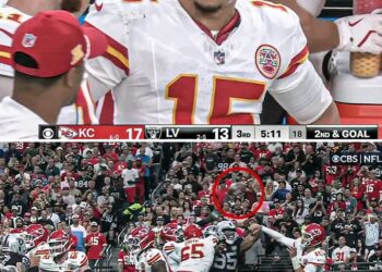 “Patrick Mahomes Sets Unwanted Record: Throws Interceptions in Eight Consecutive Games”