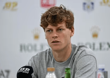 AGGIORNAMENTO DELL’ULTIMO MINUTO: la risposta tanto attesa di Jannik Sinner all’osservazione di Carlos Alcaraz “Non siamo amici intimi” – Ecco cosa ha detto…