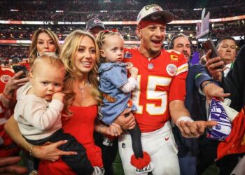 NFL star Patrick Mahomes and his wife, Brittany Mahomes, thrilled fans this week with…
