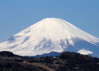Mount Fuji Sees Historic Delay in First Snowfall, Setting New Record as Winter Approaches