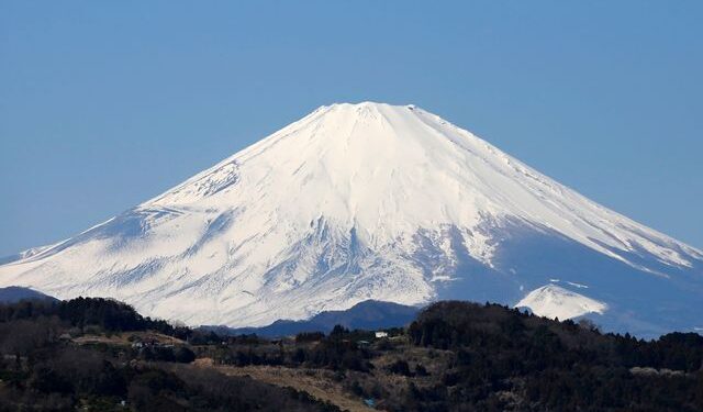 Mount Fuji Sees Historic Delay in First Snowfall, Setting New Record as Winter Approaches