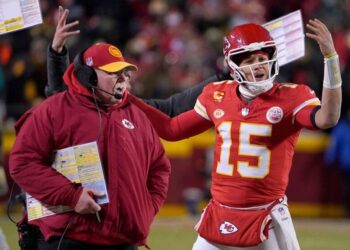 Just In: Patrick mahomes has heated conversation with Coach Andy Reid as he’s removed from…….Read more