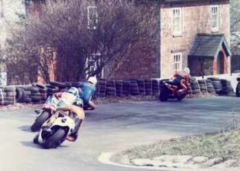 Flashback to Cadwell Park: The Thrills of April 1982 with the Long-Gone House in View