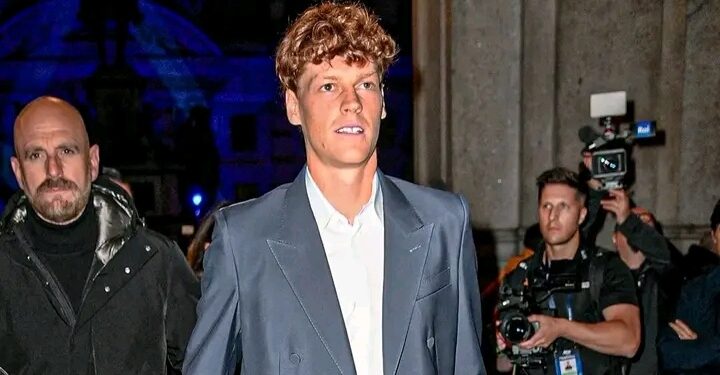 Blue Carpet Triumph for Jannik Sinner: Italy’s Rising Tennis Star Shines Bright 🦊🧡