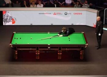 Unexpected Drama at World Snooker Championship as Fan Disrupts Match with Mid-Game Mishap