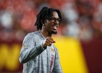 BREAKING: Jayden Daniels Declined to Play Tomorrow’s Game Against Cowboys Due to…read more