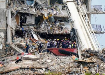 Shocking Collapse: Pitt’s Downfall Overshadows SMU and Miami’s Resilience in ACC…read more