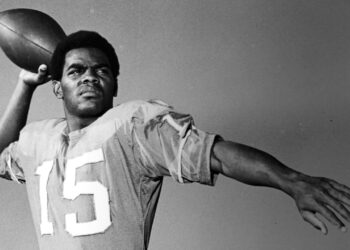 Heartbreaking Loss For Denver Broncos: Legendary Starting Quarterback Marlin Briscoe Passes Away At…read more