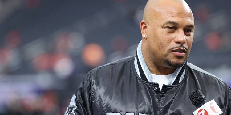 Just In : Antonio Pierce considering a new ……….Read more