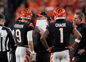 Just In: Joe Burrow has heated conversation with Coach Zac Taylor as he’s removed from…….Read more