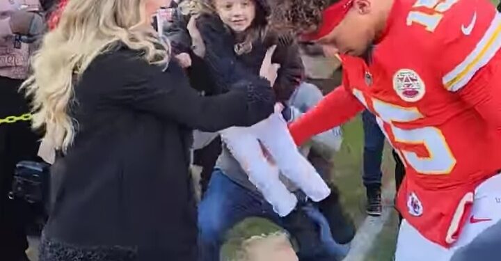 Adorable! Patrick Mahomes meeting Brittany and his kids before the game is the only thing that gives him…read more