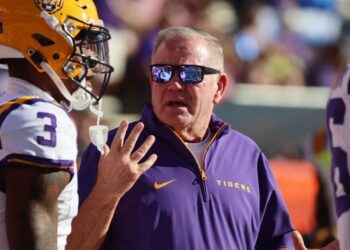 BREAKING: LSU Tigers WR Shocks Fans By Departing After Heated Rift With Head Coach Brian Kelly.