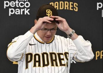 Breaking: “This is the end for me” San Diego Padres Manager Mike Shildtin tears as he announces his…-read more-