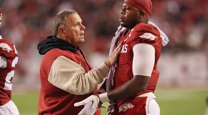 BREAKING: Arkansas Razorbacks QB Shocks Fans By Departing After Heated Rift With Head Coach Sam Pittman on… read more