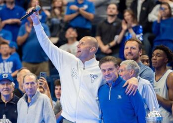 Just In: Coach Mark Pope has heated conversation with John Calipari as he’s removed from…….Read more