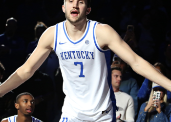 Good News: Wildcats Andrew Carr Agree to Arkansas Razorbacks for Bright…read more