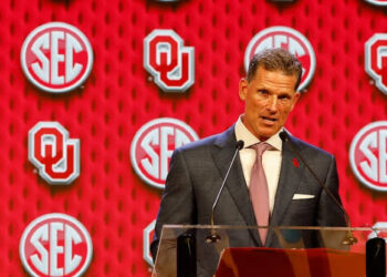 Oklahoma Sooners Rejects Eye-Popping SEC $180 Million Deal: The Surprising Move That Shook the Sports World And Even…read more