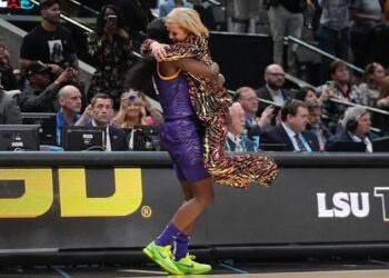 Bad News: “This is the end of me”. LSU Women’s Coach Kim Mulkey love in tears as She announces…see more