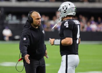 Just In: Raiders QB Aidan O’Connell.&nbsp; has heated conversation with Coach Antonio Pierce as he’s removed from…….Read more