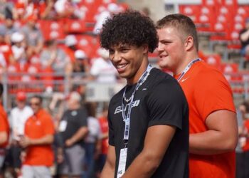 Breaking news 5 star QB Tavien St. Clair  Decomimt from Ohio State  , filps commitment to Texas Longhorns over Gamecocks and Tennessee……..