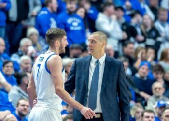 Andrew Carr is a class act: approaches Mark Pope talk after the wildcats win over the MS state… read more