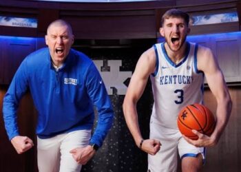 Kentucky Wildcats, Mark Pope is already lighting the 2025 fire: “if MVP Andrew Carr came back with A&M  as Player, I would put myself at his disposal for…read moy