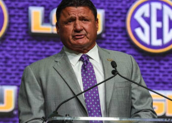 Hostile Welcome: Ed Orgeron Boos in SEC Ahead of LSU Tigers Renewing…read more