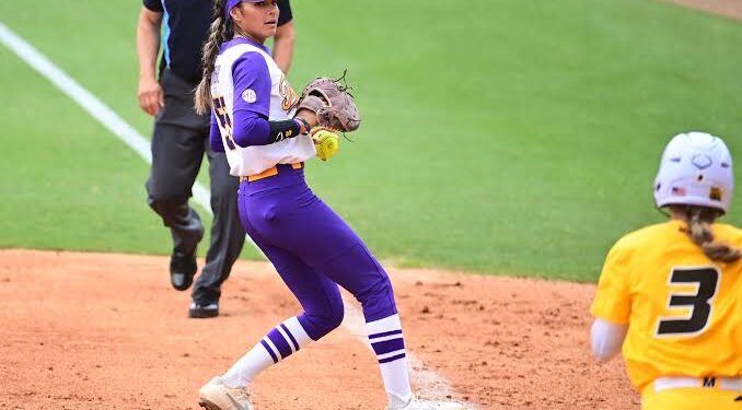 Heartbreak on the Mound: LSU Ashley Vallejo Shuts Down the Bears in Her First…read more
