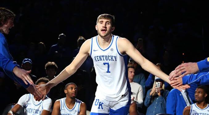 Andrew Carr Re-Signs Wildcats basketball Signs Four-Year $104.5 Million Contract with Top……