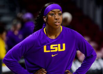 LSU’s Flau’jae Johnson talks leg injury, return timeline after SEC Tourney win over…READ HERE!
