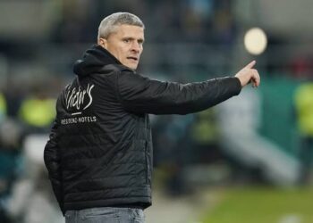 1. FC Saarbrücken-Cheftrainer Rüdiger Ziehl plant nach einem lukrativen Angebot eines Konkurrenzvereins seinen Rücktritt…