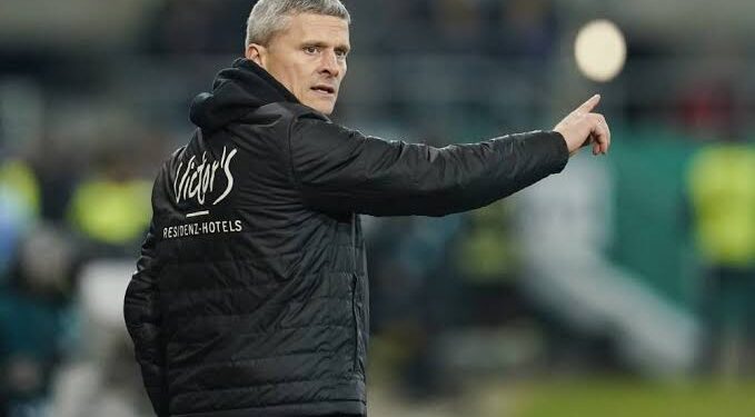 1. FC Saarbrücken-Cheftrainer Rüdiger Ziehl plant nach einem lukrativen Angebot eines Konkurrenzvereins seinen Rücktritt…