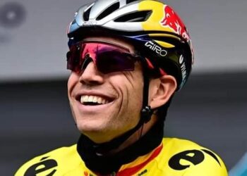 TUSSENSPRINT: Van Aert herenigd met grote liefde, nieuwe klap voor Uijtdebroeks