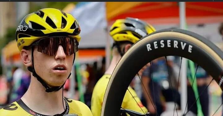 Het team van Wout van Aert heeft er een veelbelovend talent bij, dat door velen wordt gezien als een toekomstige ster in het wielrennen.