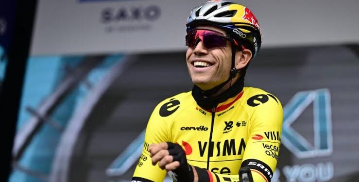 Belgisch wielrenner Wout van Aert heeft onlangs openhartig gesproken over de uitdagingen van het combineren van zijn veeleisende carrière met zijn verantwoordelijkheden thuis. In een recent interview benadrukte Van Aert de emotionele tol die het kost om vaak weg te zijn van zijn gezin, zeker na de geboorte van zijn twee zoons.