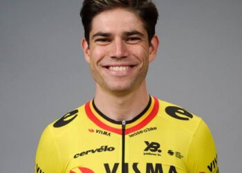 Breaking News:De Belgische wielerster Wout van Aert heeft een baanbrekende contractverlenging getekend bij Team Visma | Lease a Bike, waarmee hij zich verbindt om de rest van zijn professionele carrière bij het team te blijven.