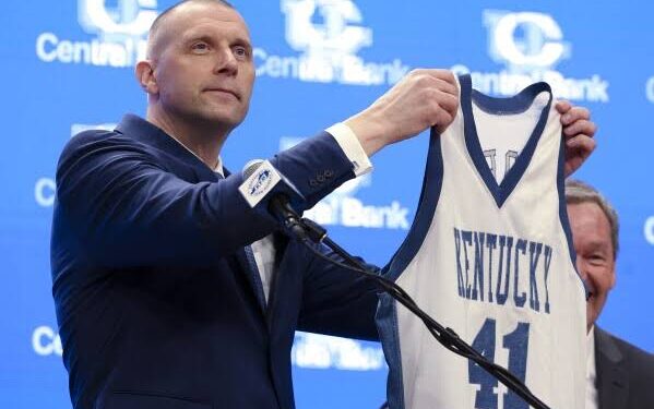 Breaking news:In a stunning turn of events, Kentucky Wildcats head coach Mark Pope has declined a contract extension, sending shockwaves through the college basketball world. The announcement comes less than a year after Pope signed a five-year, $27.5 million deal to