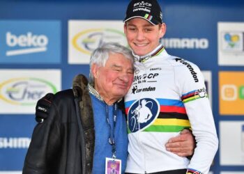 In de topsport spelen familiebanden vaak een grote rol. Het verhaal van de Nederlandse wielrenner Mathieu van der Poel laat zien hoe sterke familiebanden zowel steun kunnen bieden als uitdagingen met zich mee kunnen brengen.