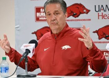 Sad News: Arkansas Basketball coach Re-sign, went&nbsp; back to Kentucky Wildcats till…read more