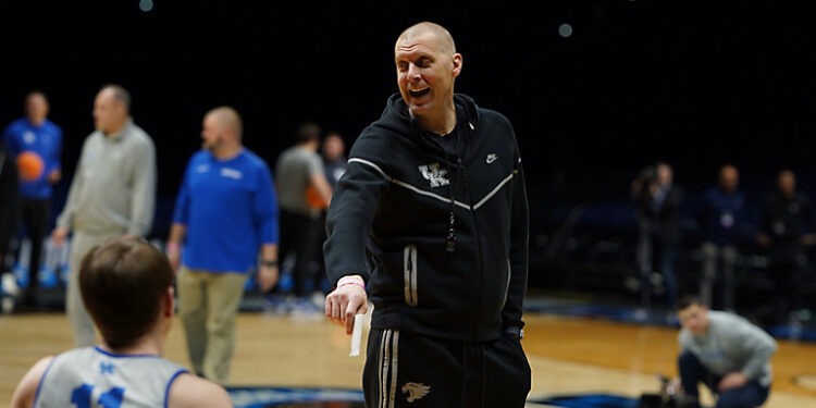 Kentucky men’s basketball head coach Mark Pope has officially announced the return of his popular Father/Son and Father/Daughter basketball camps for the summer of 2025.