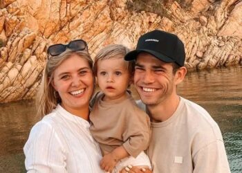 Wout van Aert: “Wat er ook gebeurt op de weg—winst of verlies—zij is er altijd, standvastig en sterk. Die soort liefde is onvervangbaar.” Lees verder hieronder ⬇️