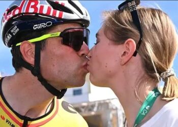 TUSSENSPRINT: Van Aert zondigt en geniet, Evenepoel nadert op Merckx