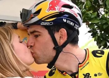 Sarah van Wout van Aert prijst zijn doorzettingsvermogen en deelt goed nieuws voor de volgende etappes van de Giro d’Italia