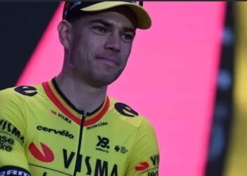 “Na al die tegenslagen is het moeilijk om gemotiveerd te blijven” – Vrouw van Wout van Aert doet een boekje open over blessureleed van Visma-ster.