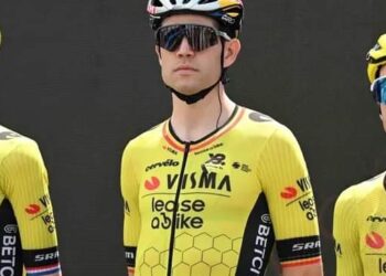 “Je wordt niet voor je plezier gelost” – Wout van Aert blikt terug op zijn moeilijke dag na een teleurstellend optreden in etappe 3 van de Giro d’Italia 2025.