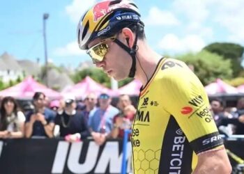 Voormalig ploegleider Johan Bruyneel heeft een kritisch probleem aangekaart dat Wout van Aerts prestaties in recente wedstrijden beïnvloedt. In een openhartig gesprek over de worsteling van de Belgische ster benadrukte Bruyneel dat Wout van Aert…
